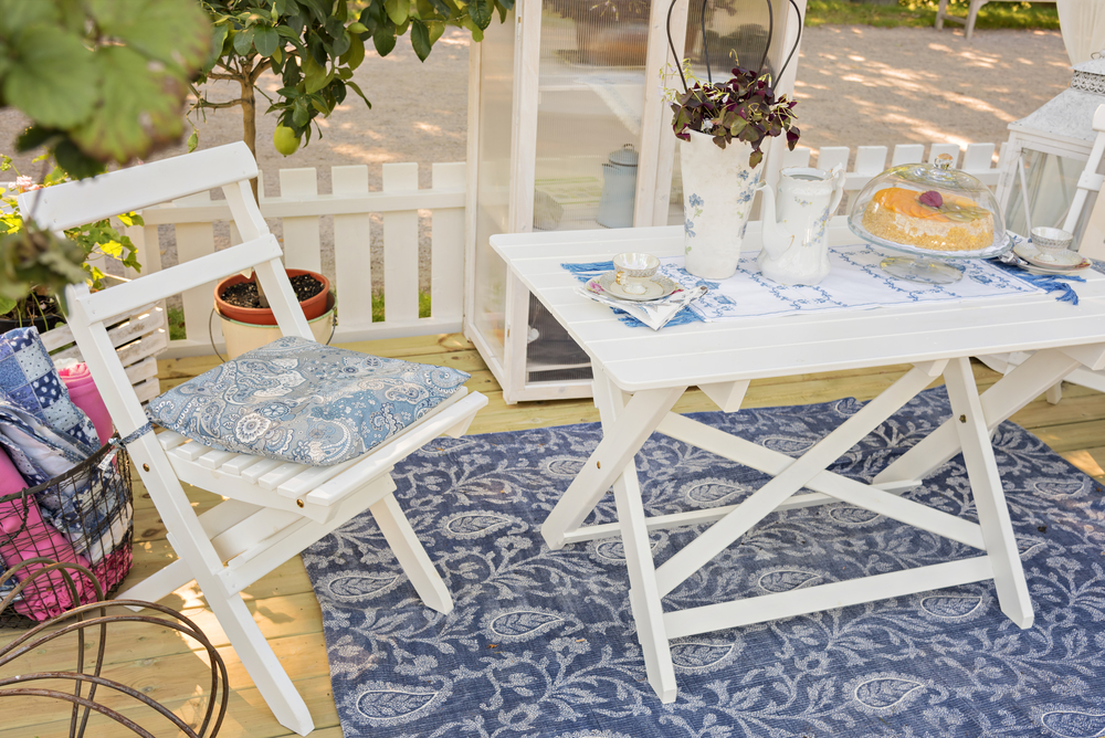 blue outdoor rug